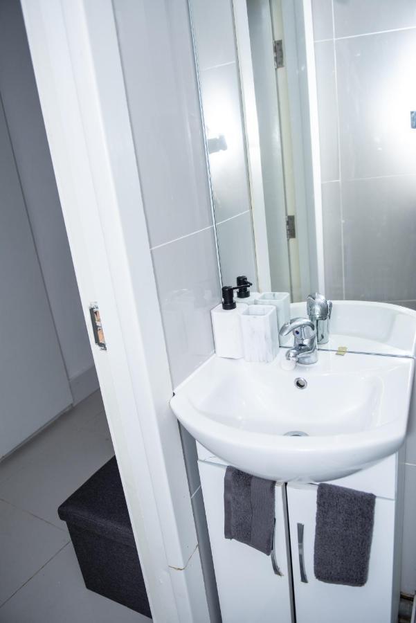 1B Apartment, 30 Mins To Oxford Street ลอนดอน ภายนอก รูปภาพ