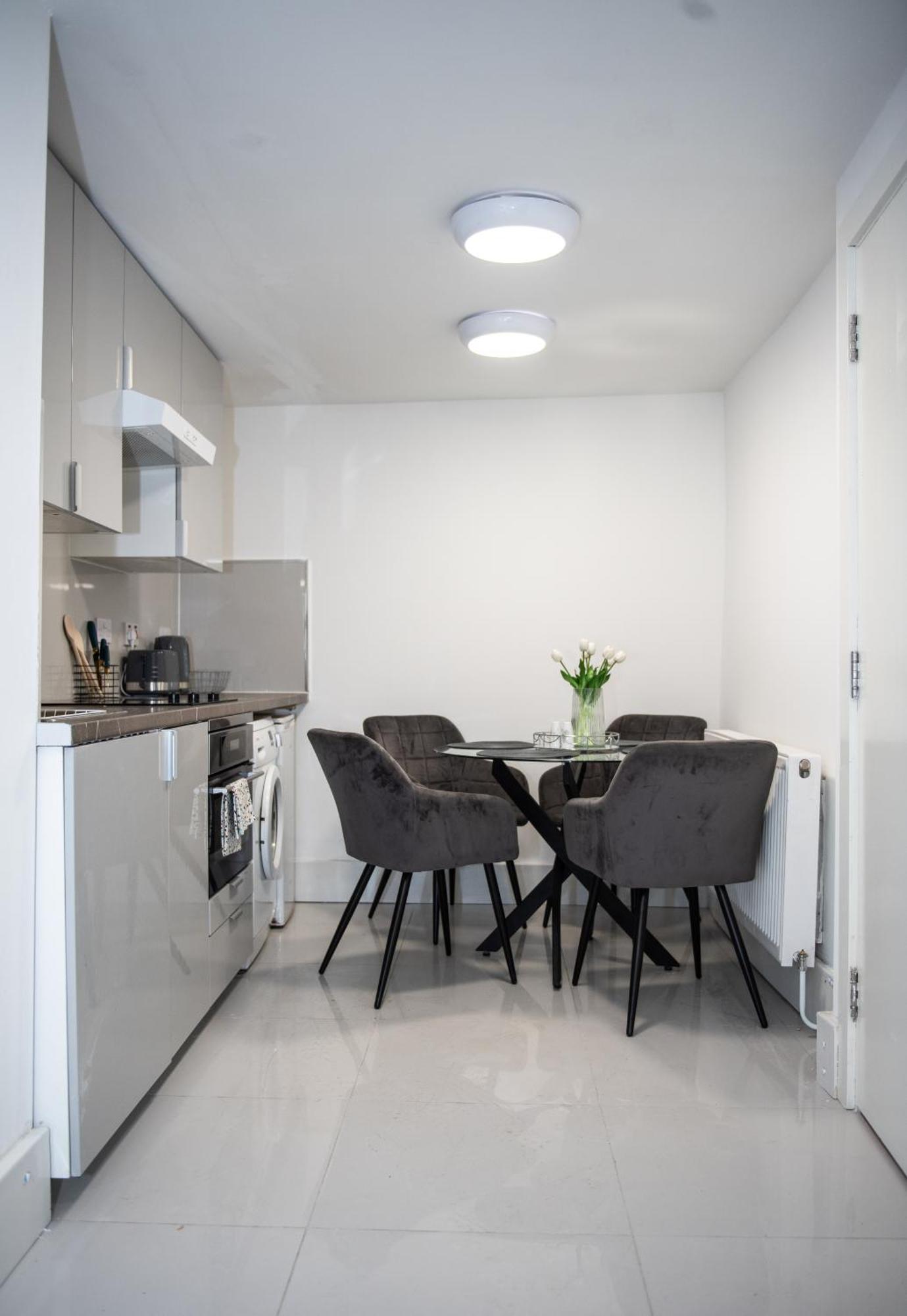 1B Apartment, 30 Mins To Oxford Street ลอนดอน ภายนอก รูปภาพ